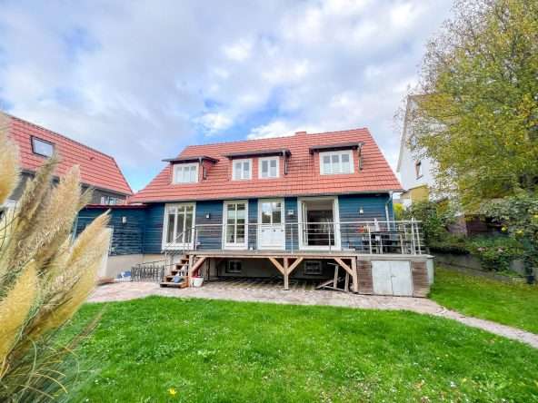 Gebaudeansicht hinten, Garten und Terrasse (1)
