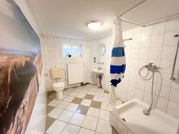 Keller Badezimmer mit Dusche (2)
