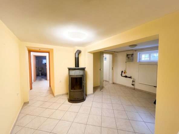 Keller Raum 1 mit Kamin