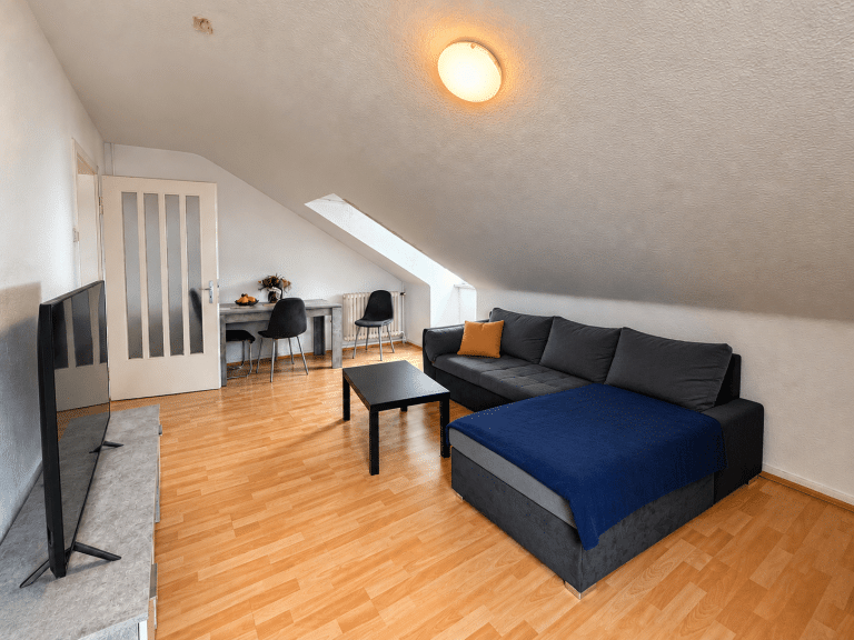 Wohnzimmer – 4-Zimmer-Dachgeschosswohnung in Kassel-Rothenditmold